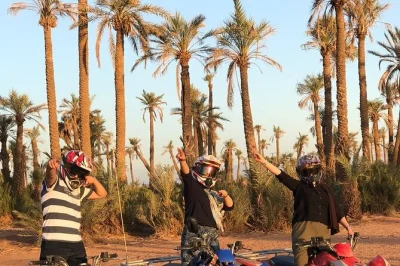 Vivez l’excitation du quad dans le désert de marrakech, traversez palmeraies et villages berbères, avec prise en charge à l’hôtel et guide local pour une journée sans souci.