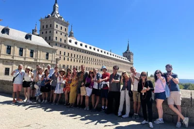 Descubre el monasterio de el escorial y la imponente basílica del valle de los caídos en esta excursión de medio día desde madrid, con entradas, guía y transporte en bus con aire acondicionado in