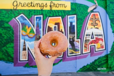 Erlebe new orleans mit einer donut- und beignet-tour auf der magazine street – kaffee, lokale geschichten und einzigartige geschmacksrichtungen inklusive verkostungen und guide.