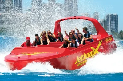 Gold coast broadwater erleben: 55 minuten jetboot-action ab surfers paradise mit drehungen, rutschen und meerblick. inklusive schwimmwesten, schließfächern & spritzjacken.