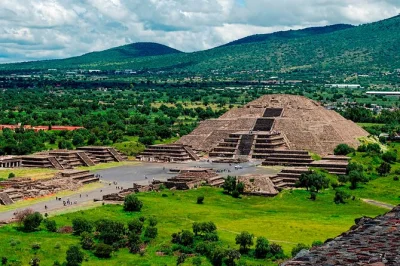 Scopri le piramidi di teotihuacan, assaggia il mezcal artigianale e visita la basilica di guadalupe con guida locale e pick-up dal centro di città del messico.