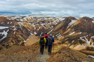 Scopri l’islanda più autentica con un’escursione di un giorno a landmannalaugar da reykjavík, tra montagne variopinte e rilassanti sorgenti calde naturali. pickup disponibile.