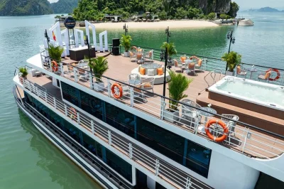 Disfruta de un crucero de día en la bahía de halong con buffet, paseo por la cueva, baño en la isla titop y kayak. incluye recogida en hotel de hanoi y guía en inglés.