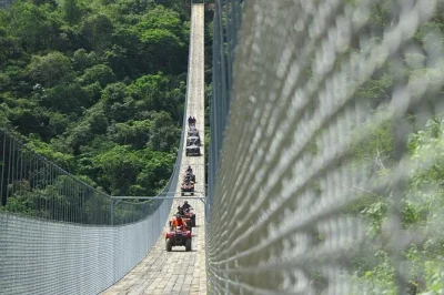 Vivi l’emozione di attraversare il ponte jorullo in atv o rzr, rinfrescati alla cascata el salto e concludi con una degustazione di tequila a puerto vallarta. trasferimento andata e ritorno incluso.