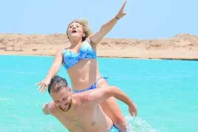 Erlebe das klare wasser von ras mohamed & white island, schnorchle bunte korallenriffe und genieße ein frisches buffet – inklusive hoteltransfer und lokalem guide.