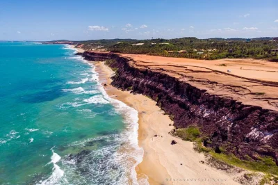 Découvrez la brise de l’atlantique lors d’une journée à pipa depuis natal, avec prise en charge à l’hôtel, arrêts à praia do madeiro et praia do amor, et temps libre au village de pipa.
