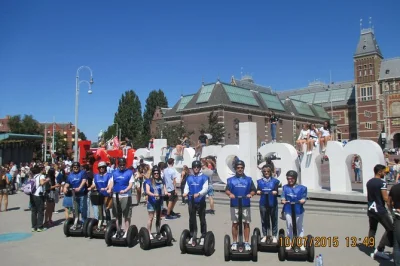 Scopri amsterdam in segway passando per jordaan, piazza dam e lungo il fiume amstel. guida locale, casco e attrezzatura inclusi per un giro senza pensieri.