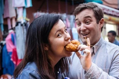 Découvrez les saveurs authentiques de marrakech : msemen, tangia, harira et bien plus lors d’une balade gourmande en soirée avec guide. boissons et point de rendez-vous inclus.