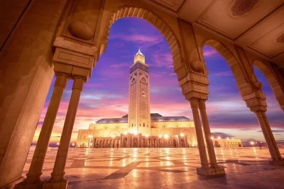 Let the city lights of casablanca surprise you—wander the medina, snap photos at mohammed v square, and share a traditional moroccan dinner with live music. includes hotel pickup.