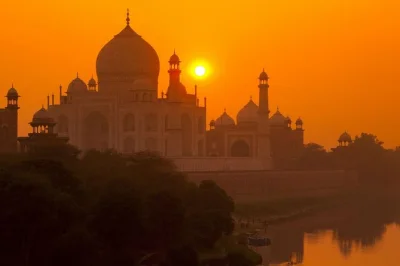 Delhi, taj mahal & agra fort: erlebe den sonnenaufgang am taj mahal, genieße frühstück im 5-sterne-hotel und entdecke agra fort mit privatem guide – inkl. abholung & eintritt.