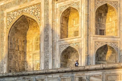Erlebe den taj mahal bei sonnenaufgang, entdecke das agra fort und genieße ein frühstück – inklusive privatem transfer ab delhi, guide und eintritt.