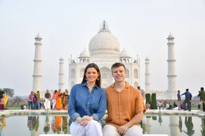 Partez de delhi en train rapide pour une journée complète à agra : visite du taj mahal, du fort d’agra et du baby taj, avec prise en charge à l’hôtel et déjeuner buffet haut de gamme inclus.