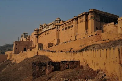 Tour privato nel triangolo d’oro con taj mahal, cibi locali, mercati di delhi e palazzi di jaipur. include guide, hotel e trasporti accessibili.