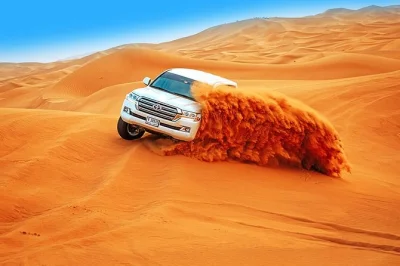 Découvrez le désert lahbab à dubaï : sensations fortes en dune bashing, balades à dos de chameau, sandboard, dîner bbq et spectacles en direct. transfert hôtel inclus. réservez votre safari ma