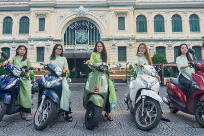 Erlebe saigon bei nacht auf einer motorbike-tour – probiere würzige hue-nudelsuppe, entdecke den lebhaften blumenmarkt und genieße kokossaft am schwimmenden markt. inklusive hoteltransfer.