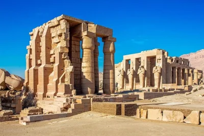 Partenza all’alba da il cairo, volo per luxor, visita alla valle dei re, tempio di karnak e altro con guida locale. pranzo, ingressi e trasferimenti inclusi.