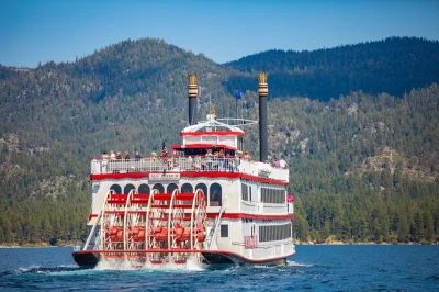 Sinta a brisa fresca no cruzeiro pela emerald bay em lake tahoe, com histórias locais, vista do castelo vikingsholm e almoço opcional. inclui traslado e áudio guia.