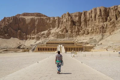 Descubre luxor antiguo con guía privado: valle de los reyes, templo de hatshepsut y colosos de memnón, con recogida en hotel y opción de almuerzo local.