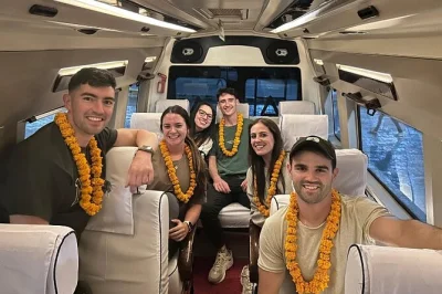 Erlebe die lebhaften basare delhis, den sonnenaufgang am taj mahal und die königlichen paläste jaipurs – alles mit privatem transfer und lokalen guides.