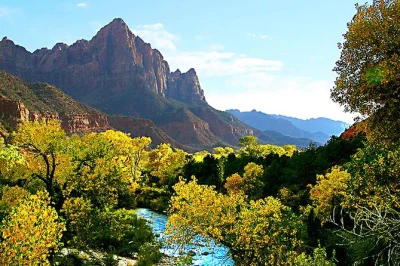 Explore o zion canyon em um passeio de um dia em grupo pequeno saindo de las vegas. inclui traslado do hotel, almoço, passeio panorâmico e guia especializado. reserve sua aventura agora.