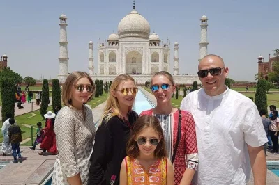 Scopri delhi vibrante, l’alba al taj mahal e i palazzi di jaipur in un tour privato di 4 giorni nel triangolo d’oro con guida, transfer e hotel inclusi.
