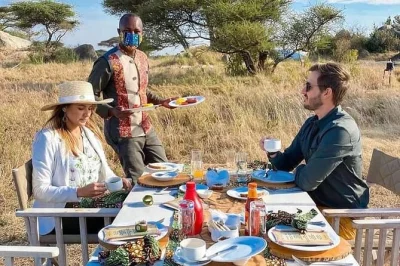 Explore um safari de 4 dias na tanzânia visitando tarangire, serengeti e a cratera de ngorongoro. veja os big five, acampe sob as estrelas e aproveite transporte privativo.