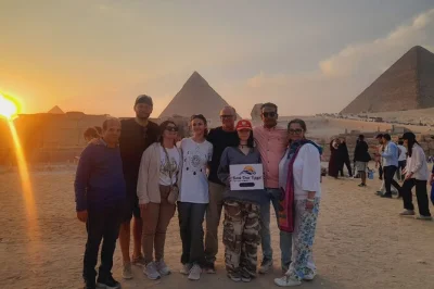 Von sharm el sheikh nach kairo: tagesausflug zu den pyramiden, dem sphinx & dem Ägyptischen museum mit lokalem guide. inkl. mittagessen & hoteltransfer.