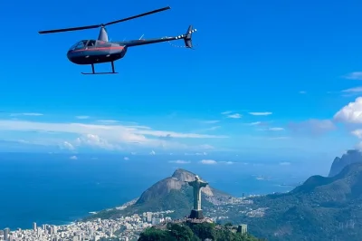 Vive la emoción de un paseo en helicóptero sobre río, con vistas únicas al cristo redentor, la curva de copacabana y sus montañas verdes. incluye café, agua y todos los impuestos.
