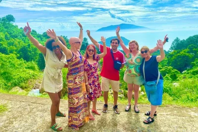 Explore hue, atravesse o passo hai van, prove comidas típicas e visite o túmulo de khai dinh com guia especializado e traslado em da nang.