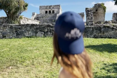 Scopri le rovine di tulum, nuota in due cenotes unici vicino a riviera maya e ascolta le storie di una guida locale. include pick-up, acqua e trasporto climatizzato.