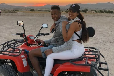 Siente el viento y el polvo volcánico en un tour en atv al atardecer por cappadocia, con paradas en valle de las rosas, valle rojo, valle de la espada y valle del amor. incluye recogida en hotel.