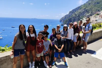 Erlebe die amalfiküste bei einem tagesausflug in kleiner gruppe ab neapel mit stopps in positano, amalfi & ravello. inklusive örtlichem guide, abholung und traumhaften küstenfahrten.