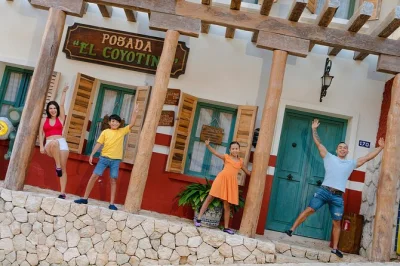 Vivi un'esperienza sensoriale unica a xenses park vicino a cancun: 15 attività sorprendenti, illusioni ottiche, bagni di fango e fiumi pigri. include pickup in hotel e ingresso incluso.