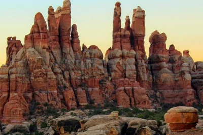 Feel the grit of utah’s needles in canyonlands, ride wild 4x4 tracks over elephant hill, hike the joint trail, and share a picnic lunch—hotel pickup included.