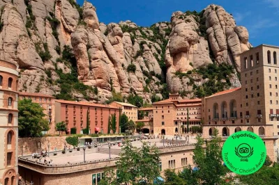 Découvrez montserrat au calme du matin, montez à bord du train à crémaillère, visitez la basilique et admirez la vierge noire. transfert aller-retour, guide et dégustation locale inclus.