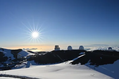 Disfruta el frío en la cima de mauna kea, contempla el atardecer desde el punto más alto de hawái, observa las estrellas con telescopio y llévate fotos nocturnas profesionales, con recogida inclui
