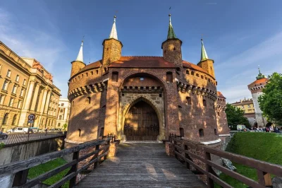 Wander krakow’s medieval streets, explore wawel castle’s courtyard, and hear local legends on a small group walking tour with a knowledgeable guide. includes reservation fee.