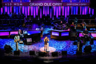 Sinta a energia do grand ole opry em nashville com ingressos para shows ao vivo, opções flexíveis de assentos e estacionamento grátis. curta lendas e novos talentos da música country de perto.