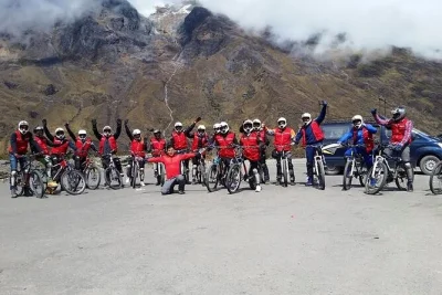 Pedalea, navega en balsa, deslízate en tirolesa y camina por el camino inca jungle hasta machu picchu. incluye guía, aguas termales de cocalmayo y todo el transporte. ¡reserva tu aventura en perú 