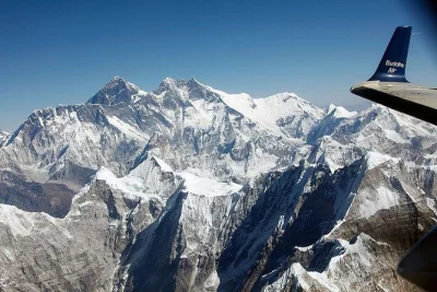 Survolez le mont everest et l’himalaya lors d’un vol panoramique au départ de katmandou. découvrez sagarmatha, gauri shankar et bien plus. réservez votre vol au-dessus de l’everest dès maint