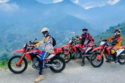 Scopri ha giang in moto da fuoristrada: passo ma pi leng, altopiano carsico di dong van e pernottamento in stanza privata. tutti i pasti inclusi.