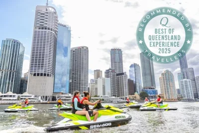 Erlebe eine geführte jet-ski safari von brisbane bis moreton bay, mit atemberaubenden skyline-blicken, tierbeobachtungen und lokalen guides. kein führerschein oder erfahrung nötig.