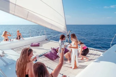 Feel the sea breeze on ibiza’s southwest coast, swim at cala comte & cala bassa, enjoy a bbq lunch, and relax with unlimited drinks—all with easy onboard booking.