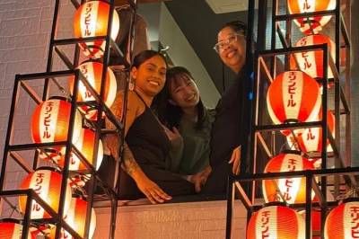 Scopri le vie nascoste di shinjuku con un tour gastronomico: 15 piatti tipici, drink e una guida locale. foto, cibo incluso e storie autentiche senza sorprese.