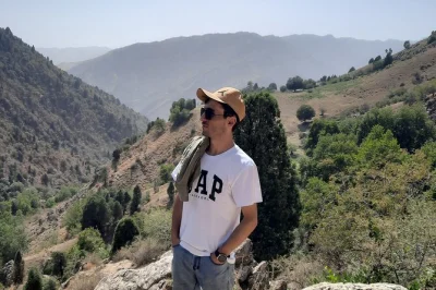 Walk in the footsteps of dinosaurs near dushanbe, hike shirkent gorge with a local guide, see rare fossil tracks, and enjoy a simple lunch—includes hotel pickup.