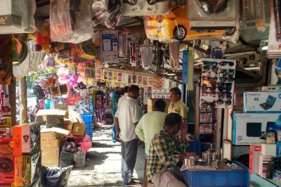 Explore chennai’s markets on a guided bazaar tour—fruits, flowers, leather goods, antiques, and burma bazaar. includes hotel pickup and lunch.