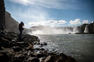 Scopri la cascata goðafoss con un’escursione rilassante da akureyri, con pick-up dalla crociera, wifi a bordo e una dolce sorpresa islandese. ritorno garantito alla nave.