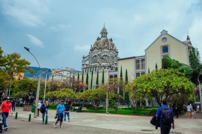 Feel medellin’s pulse on a day trip with graffiti art in comuna 13, metrocable rides, barefoot park, and plaza botero—includes lunch and bilingual guide.