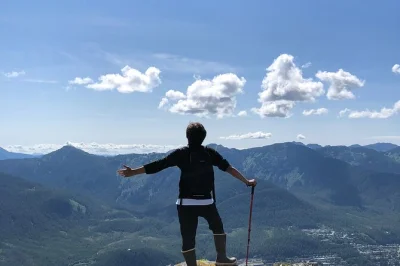 Explore o lado selvagem de juneau em um passeio privado de carro—veja glaciares, salmões e pescadores locais. inclui transporte, lanches e guia local simpático.