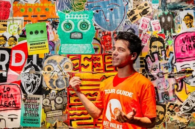 Descubre el arte callejero de palermo con un guía local, disfruta murales de martin ron y segatori, y conoce sus historias únicas. accesible para sillas de ruedas.